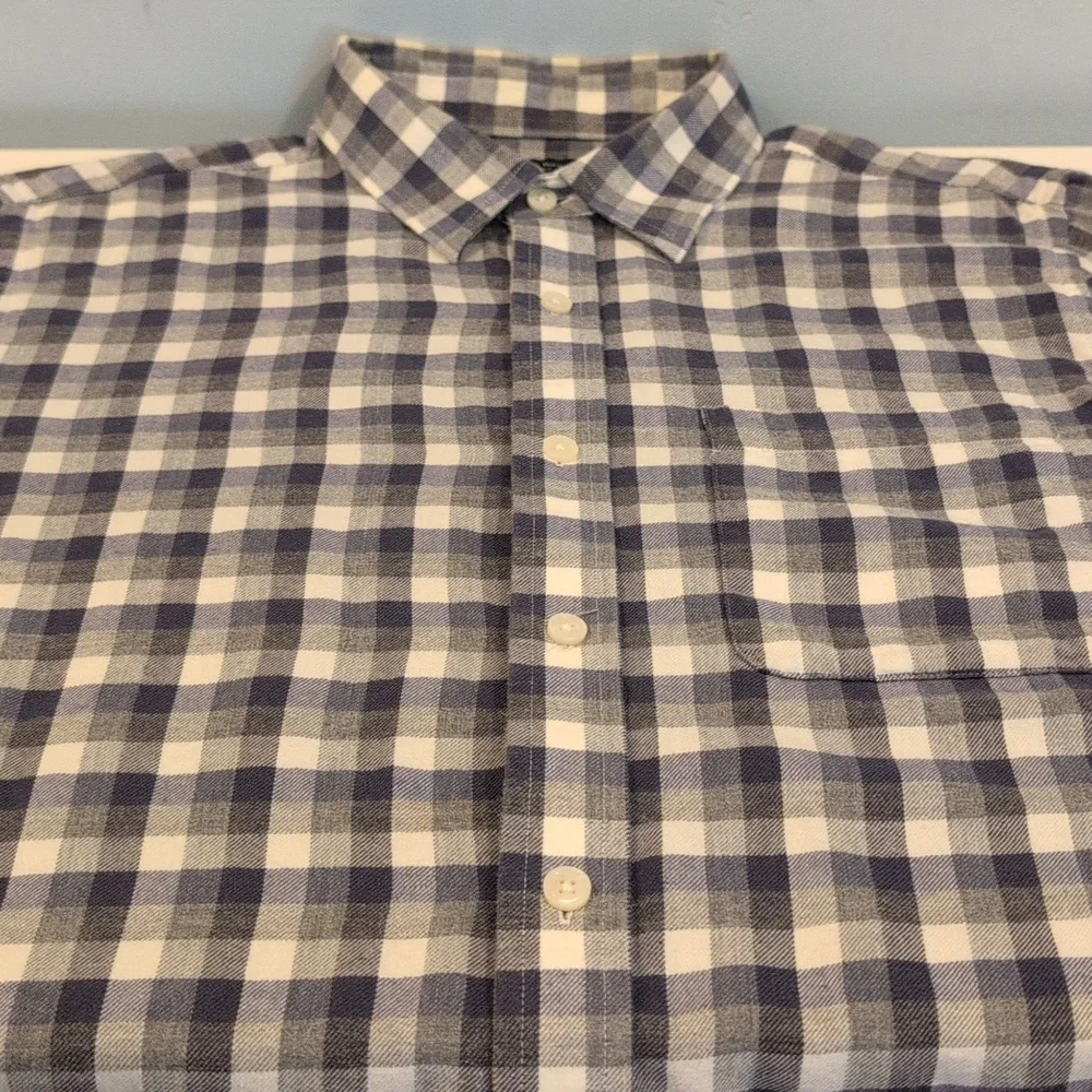 Banana Republic Men's Medium Lightweight Flannel Long Sleeve Button Down Shirt